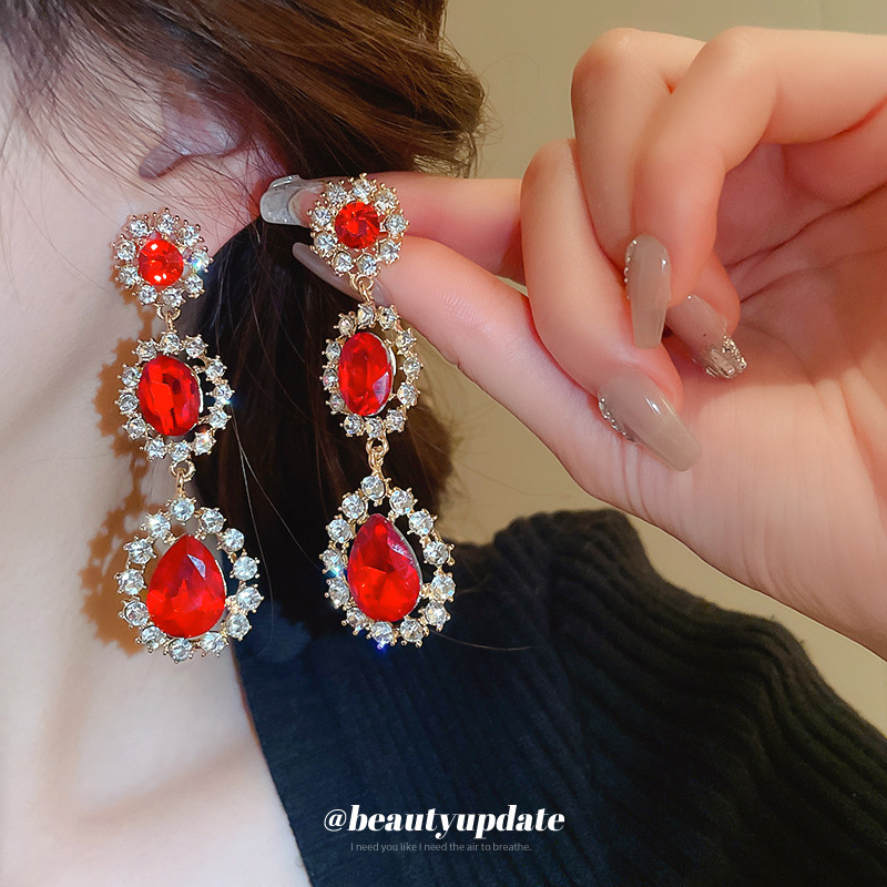 Pendientes de gota de agua de flores de diamantes de aguja de plata Pendientes de temperamento de nicho retro femenino Pendientes de personalidad de moda Lujo ligero Sentido de alta gama