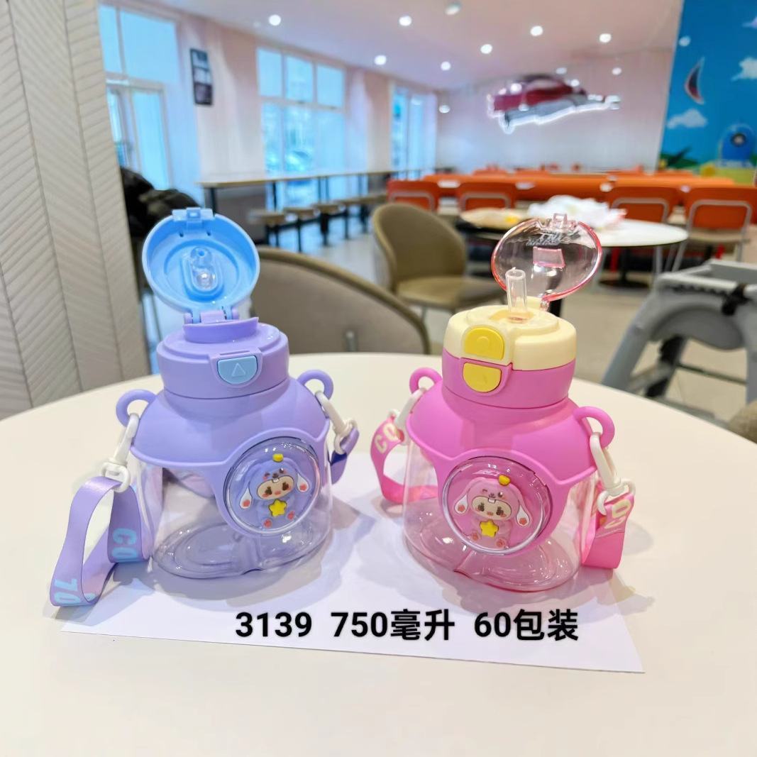 Yitong dibujos animados taza de agua para niños taza de paja correa de respaldo taza de plástico portátil linda niña taza de vientre grande taza de té de gran capacidad