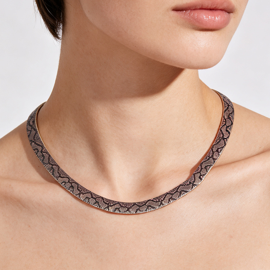 European and American cross-border snake bone chain pattern necklace, geometric splicing collarbone chain, women's fashion, unique retro jewelry, alloy material