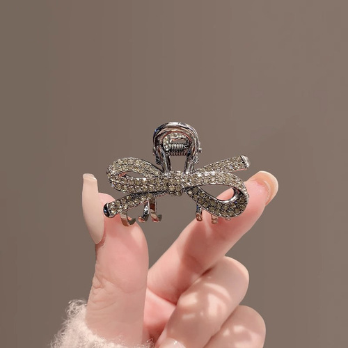 Cute Japanese-style black hair clip with water pearl butterfly bow, hair clip for girls, bangs clip, fashion top clip, half-updo, small size, summer