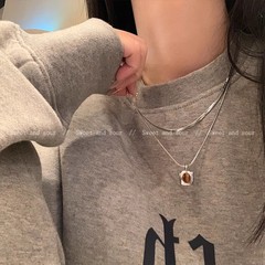 軽豪華小衆高級感二重畳み虎眼石ペンダントネックレス女性レトロ美ラードカレー色鎖骨鎖