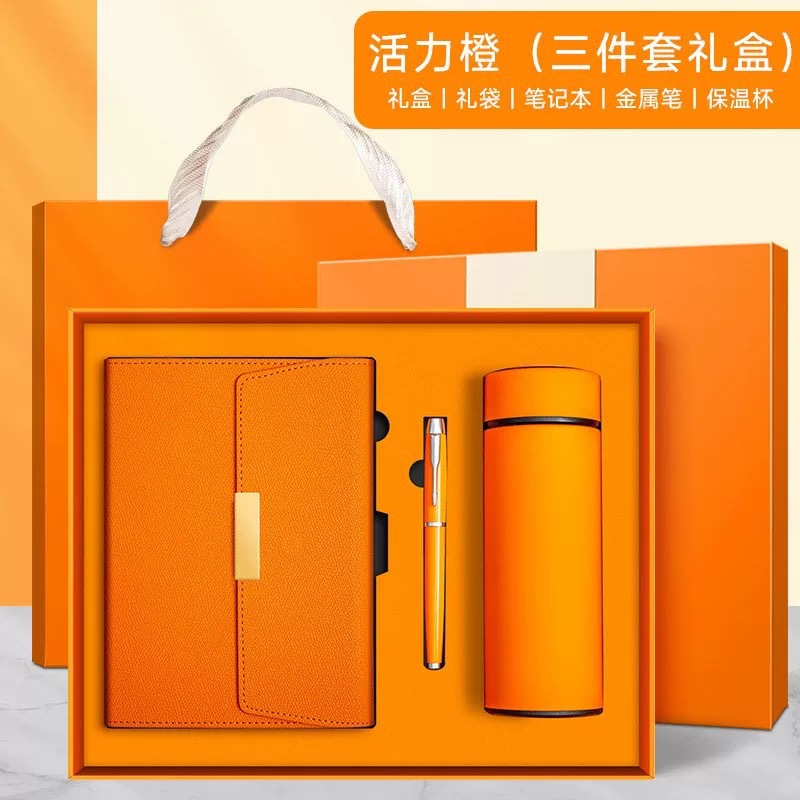 Caja de regalo con taza termo, bolígrafo de metal y naranja vibrante