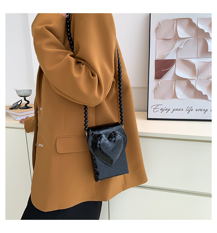 Women's Small Pu Leather Heart Shape Fashion Square Magnetic Buckle Crossbody Bag display picture 7