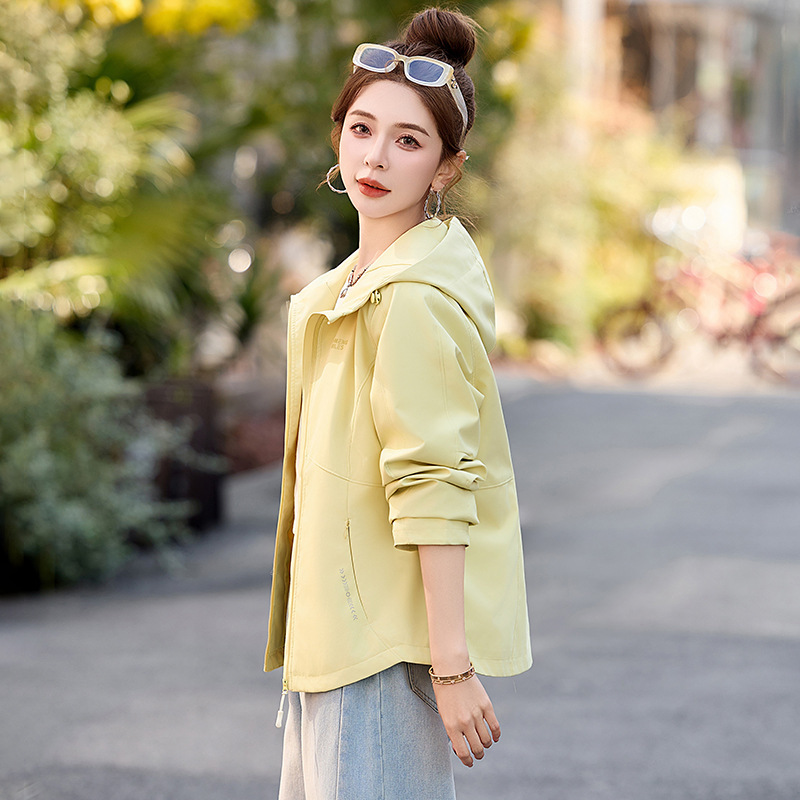 Coat Women's Spring and Autumn 2025 New Casual Sports Outdoor Soft Shell Jacket Top Short Fashion Hooded Windbreaker