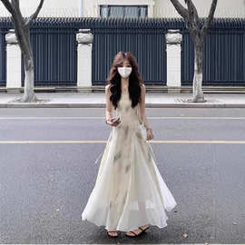 新中式吊带连衣裙女小众设计感2025夏新款巨好看水墨气质国风长裙