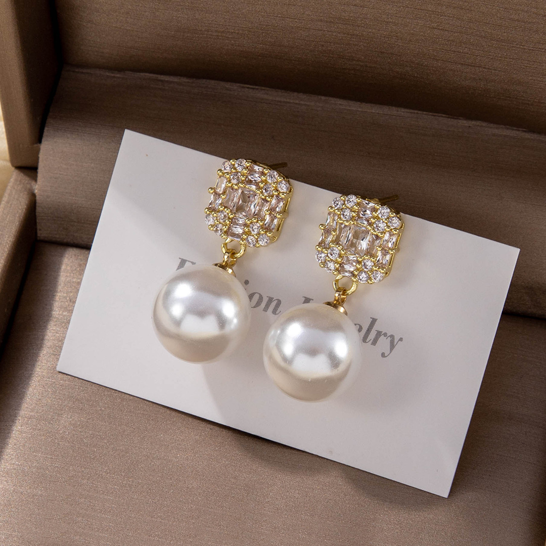 Square fashionable elegant earrings with zircon from pearl