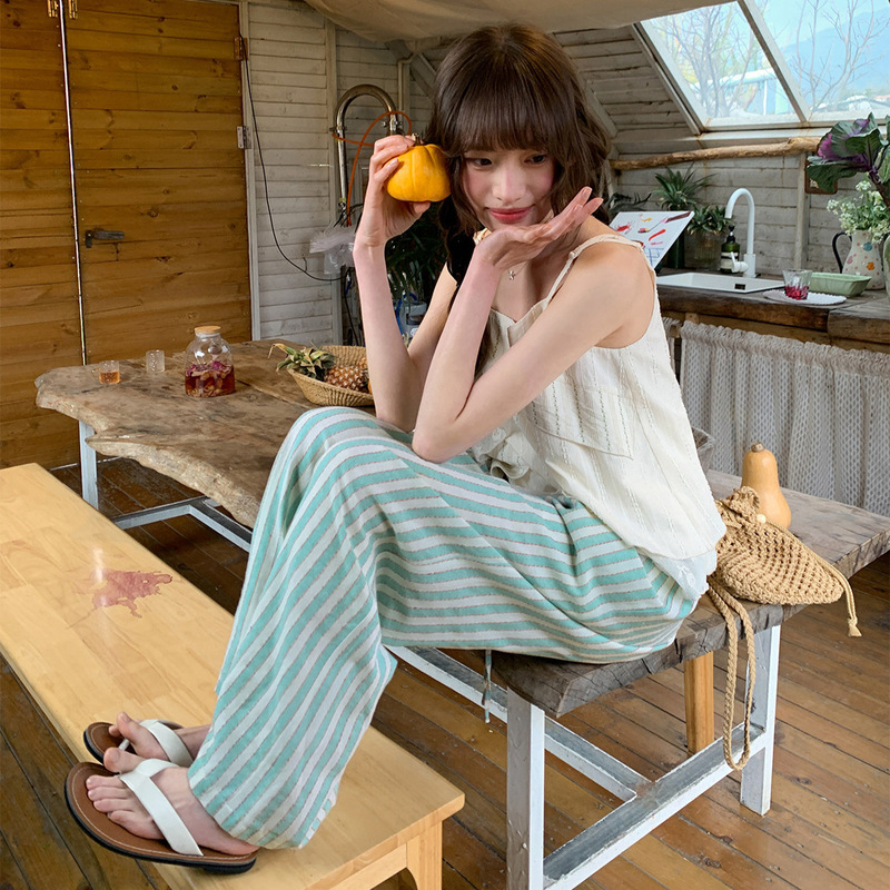 Seoul, South Korea: Mint Mambo Niche Lake Green Relaxed and Lazy Style Loose Straight Cotton-Linen Pants Seoul, South Korea: Mint Mambo Niche Lake Green Relaxed and Lazy Style Loose Straight Cotton-Linen Pants