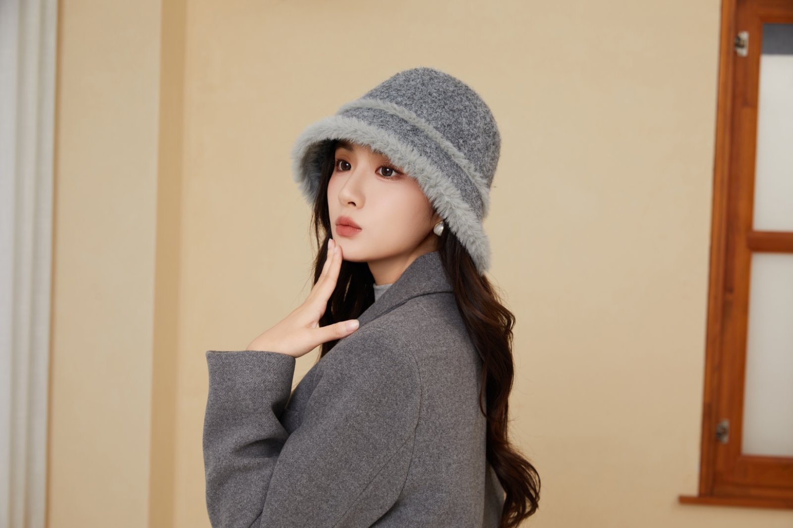 Versione coreana Visone Veet Protezione per le orecchie Fessura Donna Autunno Inverno Caldo Casual Versatile Viso Dimagrante Maglia Pescatore_voghion.com