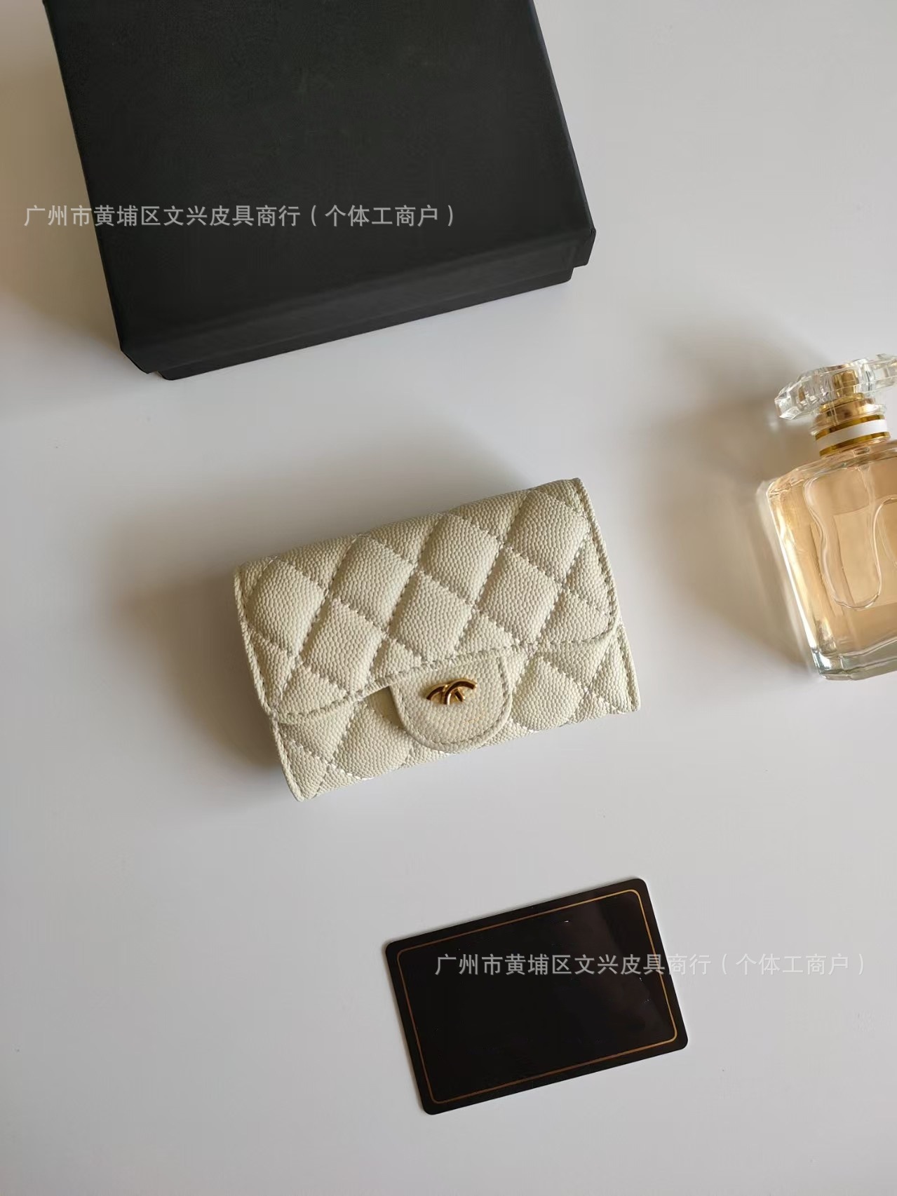 Cartera de cuero corta de diamante de alta calidad, nicho casual, gran capacidad, exquisita, pequeña bolsa de cambio de hebilla fragante.