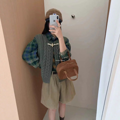 高级感一粒牛角扣麻花针织马甲背心女开衫设计感无袖毛衣坎肩外搭
