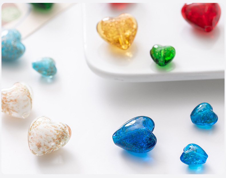 20 PCS/Package Quantity 20 PCS/Package 12*12mm 20*20mm Glass Heart Shape Beads