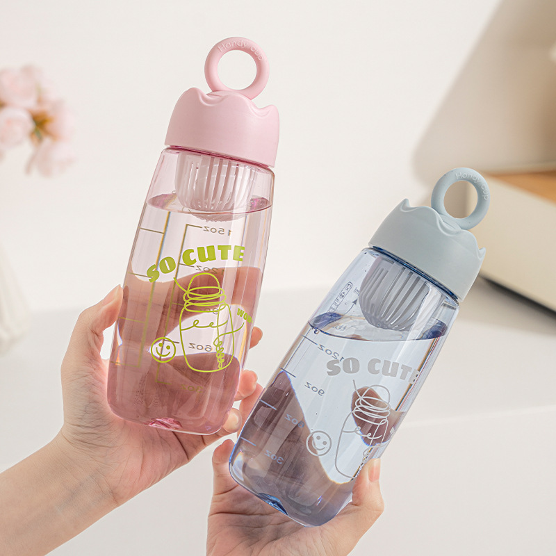 戶外便攜塑料水杯手提密封隨行杯卡通兒童運動水壺帶刻度水瓶批發