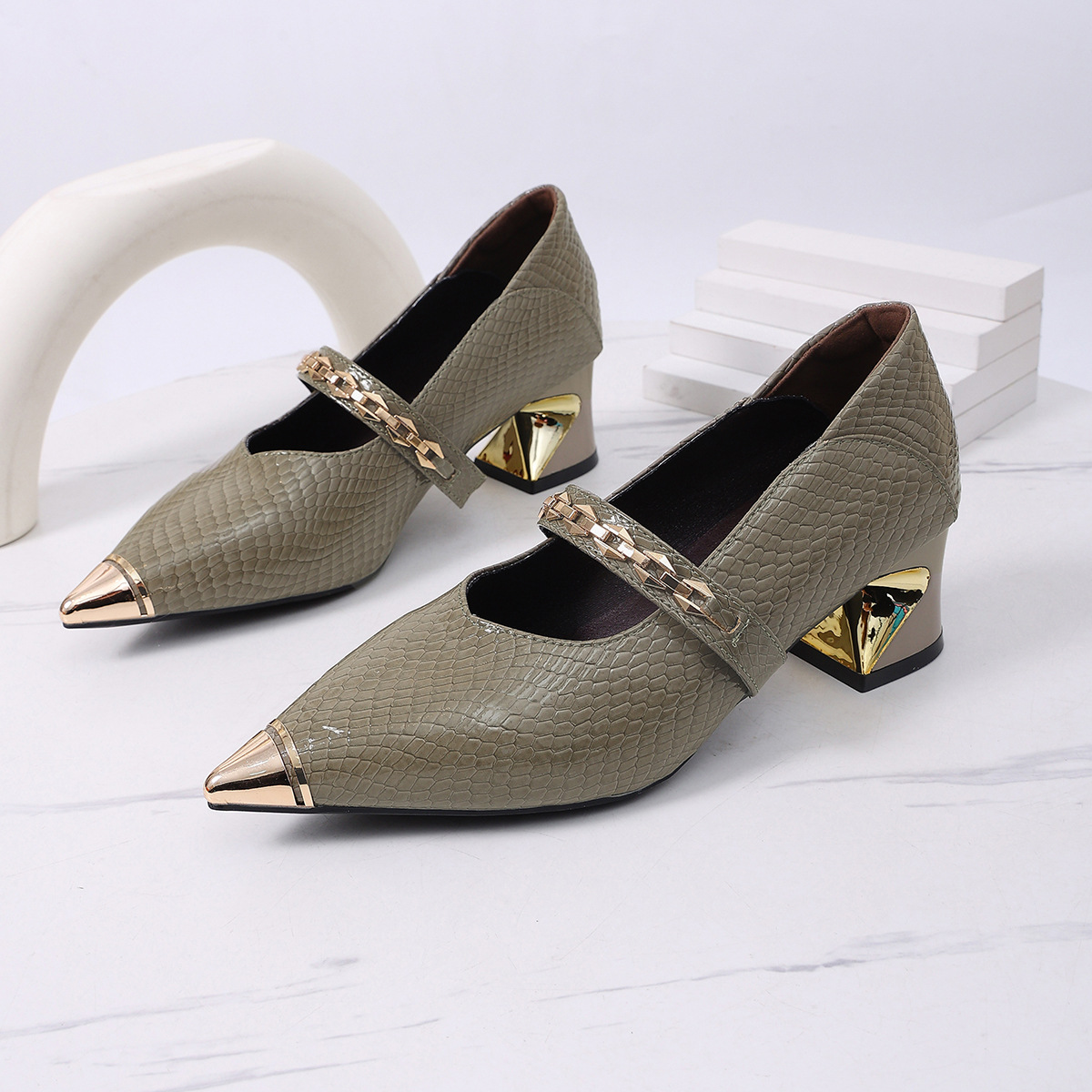 Women's Plus Size Pointed Toe Shoes Mid Heel Unique Heel Chain Design Spring New Style Export Available_voghion.com