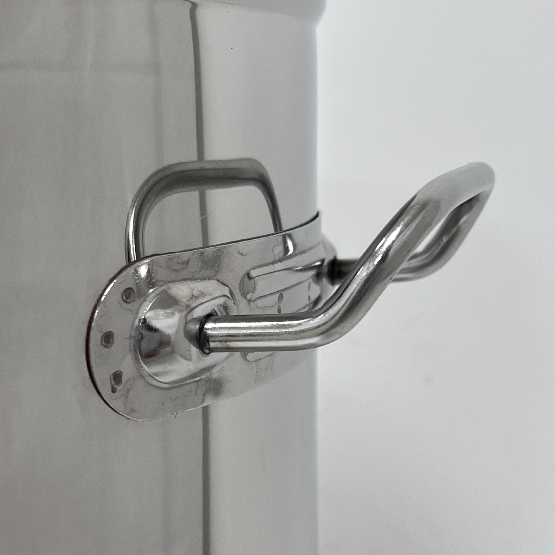 Los fabricantes suministran una gran cantidad de baldes de agua fría de acero inoxidable con grifo, baldes para beber, baldes de té con tapa y regla de agua