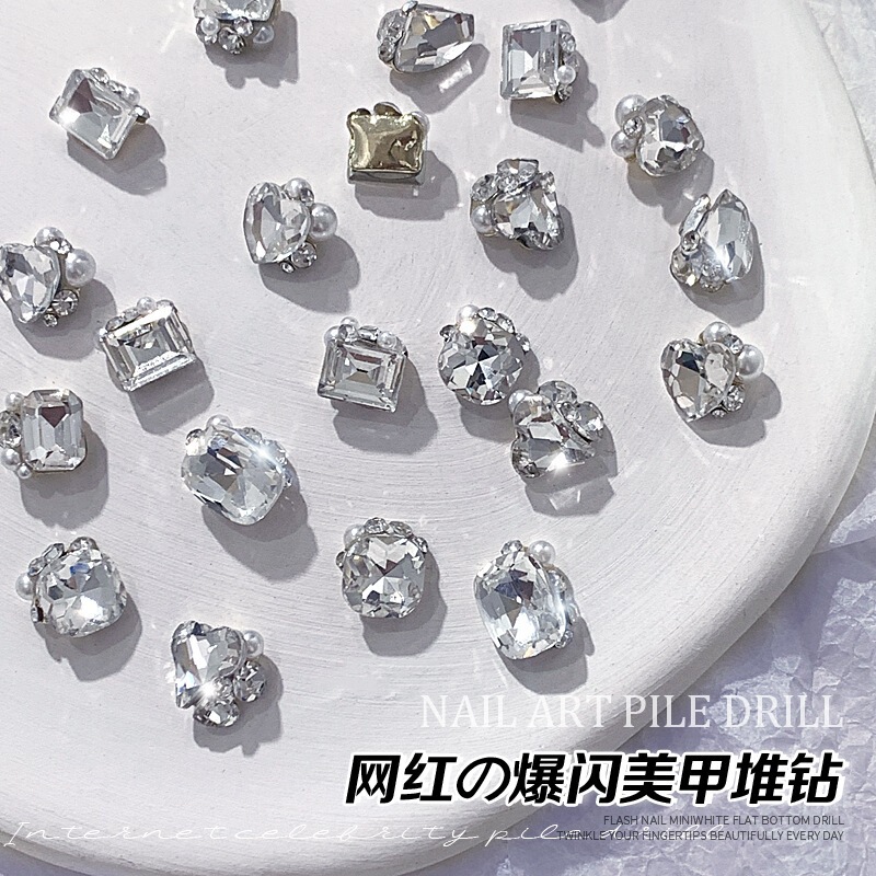 Flashing Transparent White Alloy Stacked Rhinestones, Ice Candy Tilted Heart-Shaped Rhinestones, Stacked Rhinestones for Nail Art Decoration Wholesale, Fluorescent