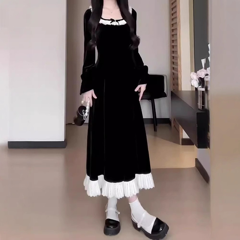早秋法式感方领气质丝绒连衣裙女秋冬收腰遮胯显瘦小黑裙|undefined