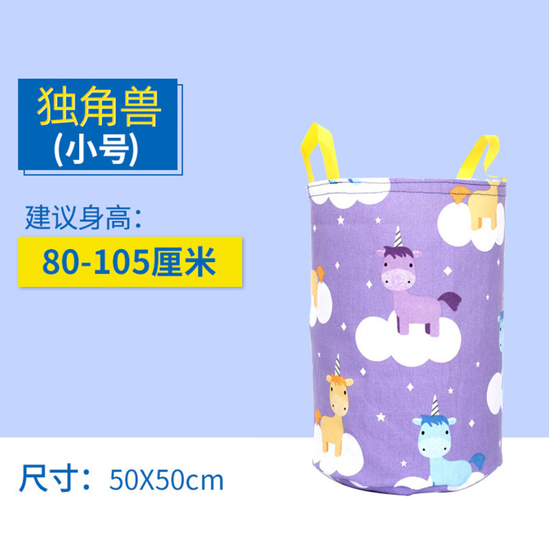 小学校の幼稚園のカンガルーはおもちゃの団を跳びます。|undefined
