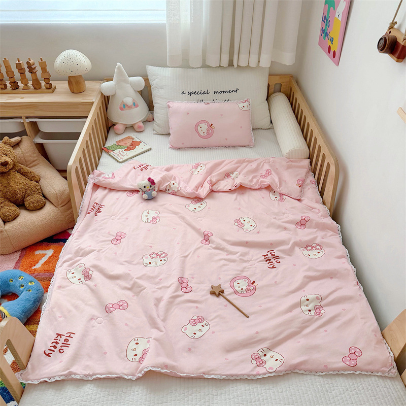 리본 장식 아기 고양이