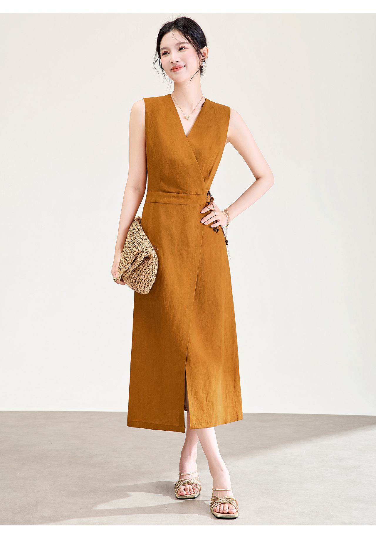 Đầm maxi nữ thắt eo phong cách Old Money chất liệu vải gai phối lụa — màu trắng ngà chi tiết 16