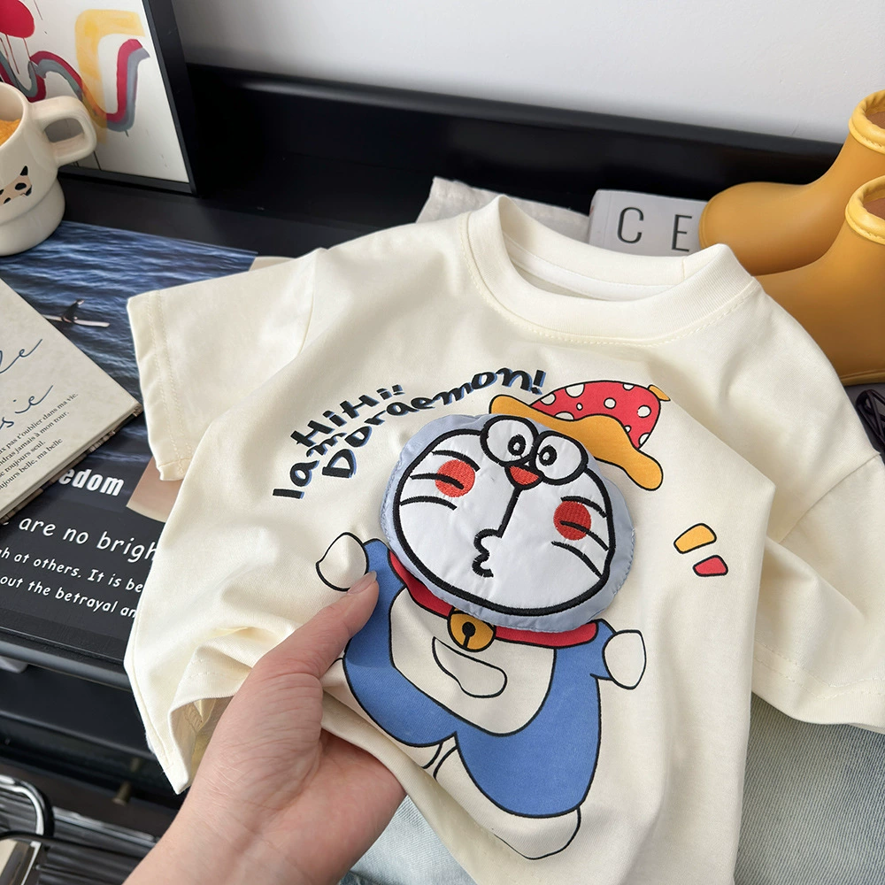 [Цена распродажи] Детская футболка с коротким рукавом, новинка лета 2025 года, свободная посадка с короткими рукавами и рисунком куклы для мальчиков и девочек.