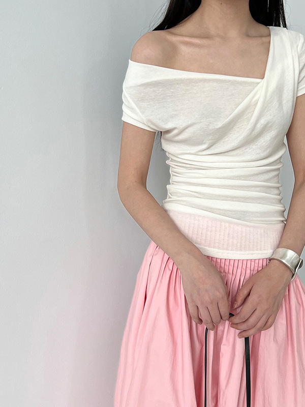 Luxi フレンチ斜め肩スイングカラー半袖 Tシャツ女性の夏のシルクウールソフトでワックス状の薄い痩身トップ 2699|undefined