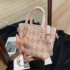 今年流行包包女士2025新款潮时尚上班手拎包高级感单肩斜挎水桶包