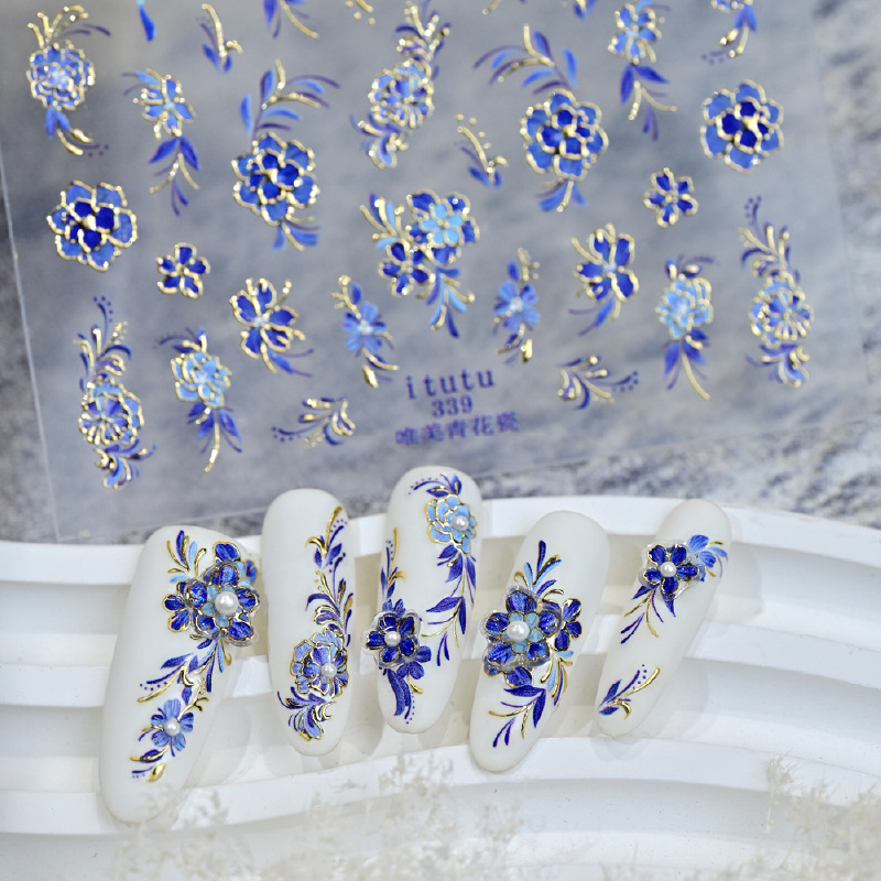 Red de celebridades de la red nuevo estilo nacional hermoso Qinghua porcelana bronceado pegatinas de uñas en caliente en relieve flores tridimensionales pegatinas de uñas plateadas en caliente al por mayor