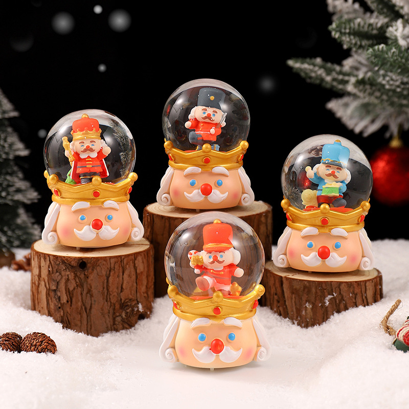 Una variedad de regalos de decoración de Navidad Navidad iluminante bola de cristal caja de música ventana diseño de velas lámparas de viento árbol de Navidad