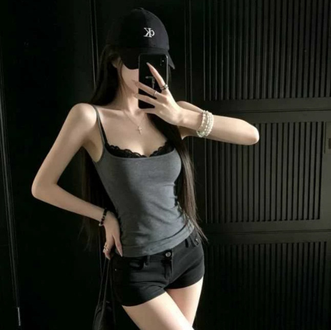 Purely desirable lace faux two-piece camisole for women, summer slim-fit, flattering, sexy inner layer, can be worn as an outer piece, sleeveless Purely desirable lace faux two-piece camisole for women, summer slim-fit, flattering, sexy inner layer, can be worn as an outer piece, sleeveless
