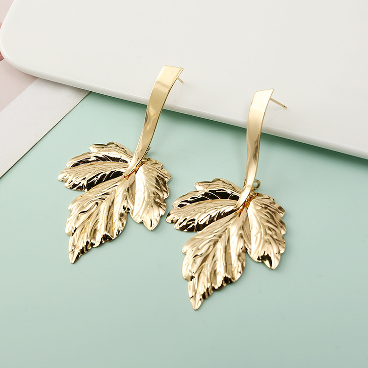 Fashion Maple Leaf Alloy Long Earrings Wholesale display picture 5