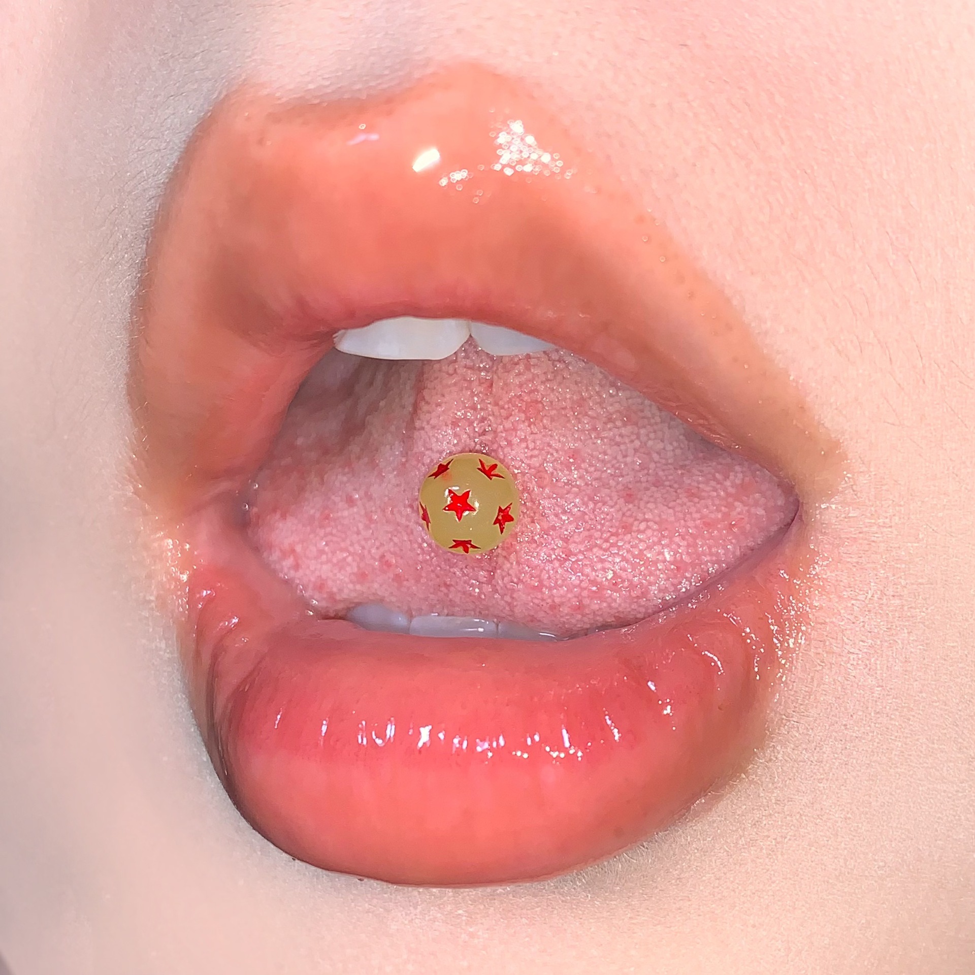 16G labret stud size and finish detail
