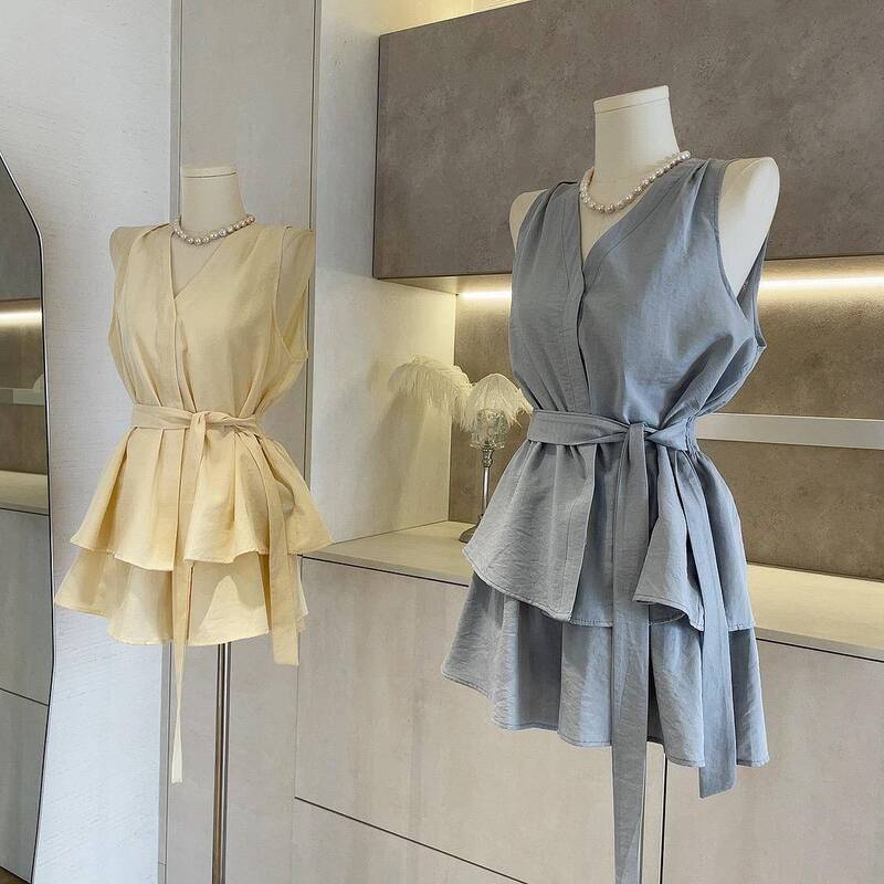 French-Style Elegant Collarless Sleeveless Tie-Up Top and Shorts Summer Suit for Women, Waist-Cinching and Slimming Two-Piece Set for Women
