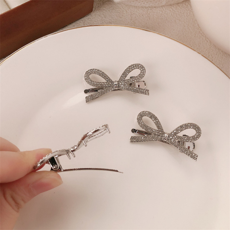 Super flash diamante arco clip lateral clip de metal clip de boca de pato fijación de cabello de la niña joyas de cabeza clip rojo