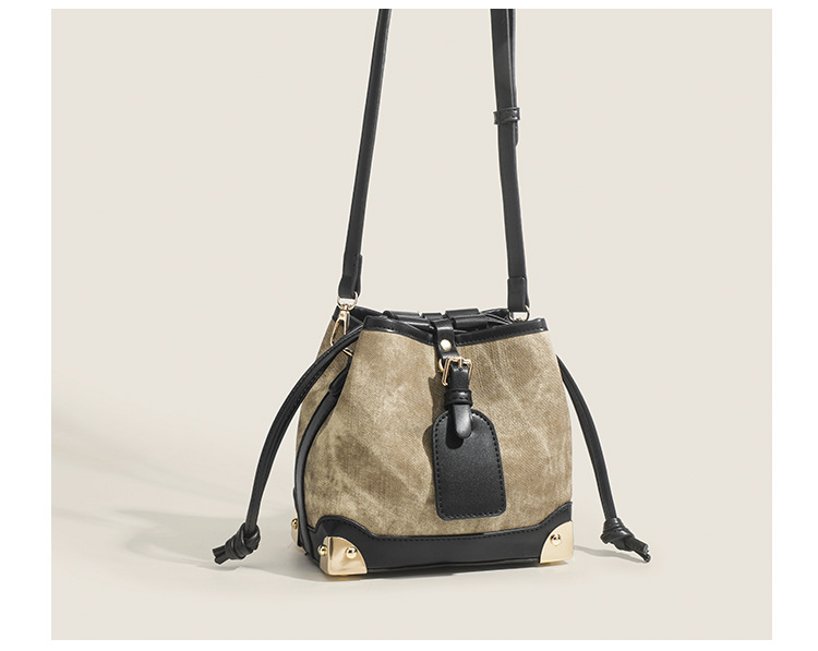 Recommended by internet celebrities for autumn and winter high-capacity commuting shoulder bags, contrasting colors, INS_voghion.com