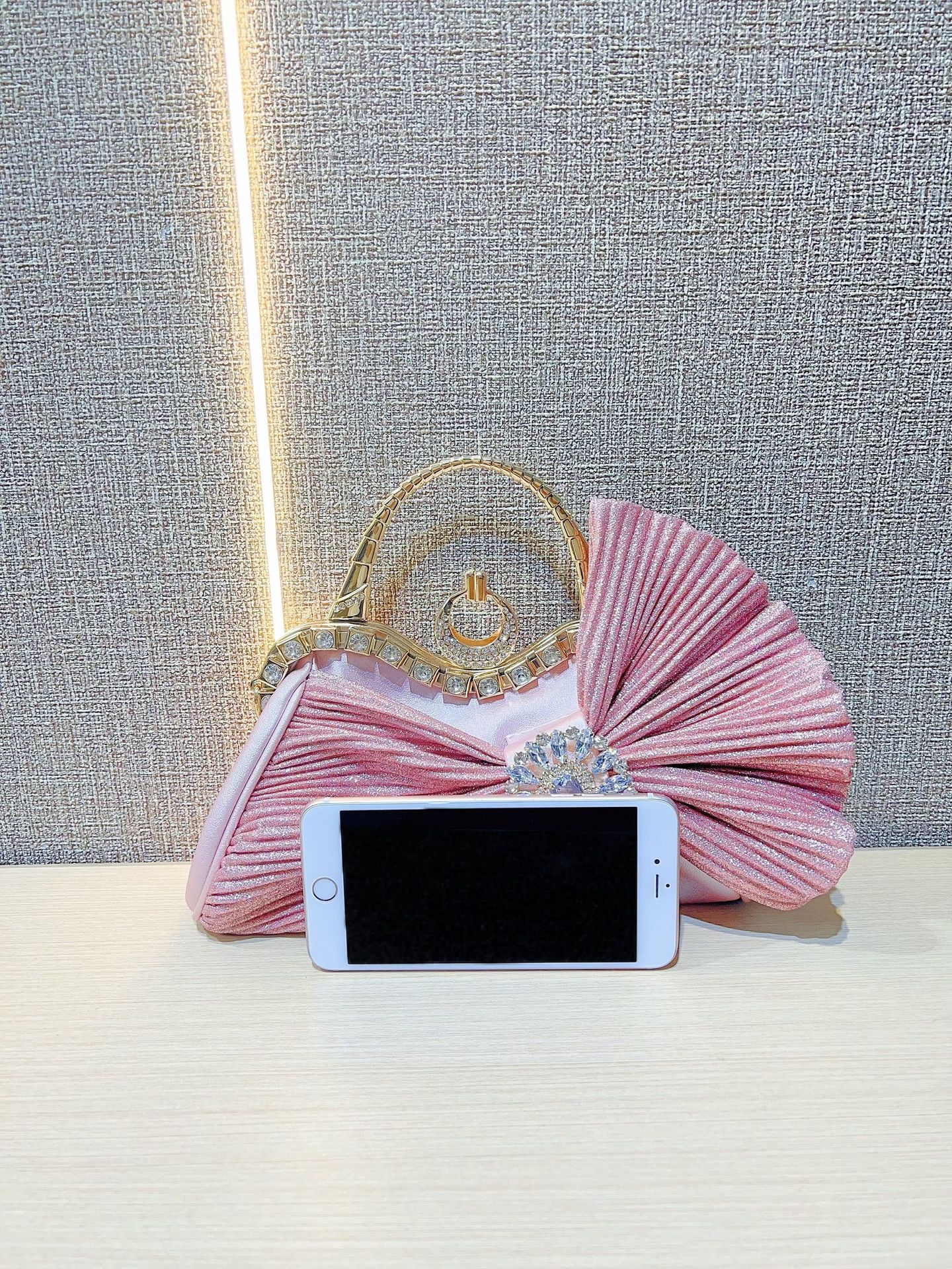 505g Weight Polyester Lining Material Ruched Bag Fashion Element Open Closure Type Single Shoulder Strap Strap Type Handbag Bags Type Casual, Party, Street Occasion Pu Leather Material Bow Knot Pattern All Seasons Season Women's Gender Elegant, Streetwear Style Pillow Shape Shape Small Size Pink Black Gold Pu Leather Bow Knot Ruched Bag Pillow Shape Evening Bags 6