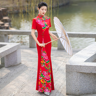 Performance Cheongsam 2025 New Improved Performance Long Cheongsam Retro Northeast Big Red Flower Slim Catwalk Elegant Cheongsam