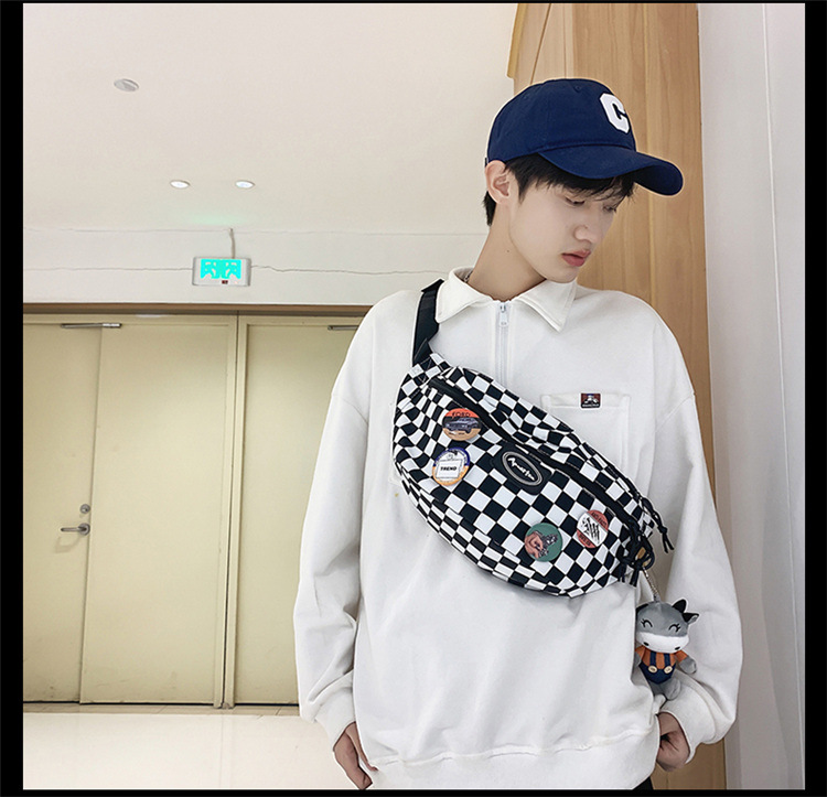 Black And White Plaid Waist Bag Messenger Bag display picture 2