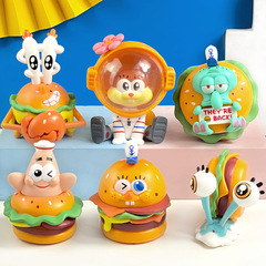 おいしいカニ城スポンジ赤ちゃんの手作りブラインドボックス派大星カニのオーナータコのおもちゃの人形が模型を飾っている