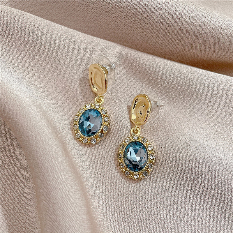 Tongfang Ornement Bleu Zircon Cristal Boucles D'oreilles Élégant Mori Femmes De Strass Tout-match Rétro Simple Boucles D'oreilles display picture 4