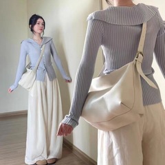 茶系のスーツの女性の新型の小さい香風のデザイン感は身を修めてやせているニットの上着の高い腰の広い足のズボンの2つのセットを現します。