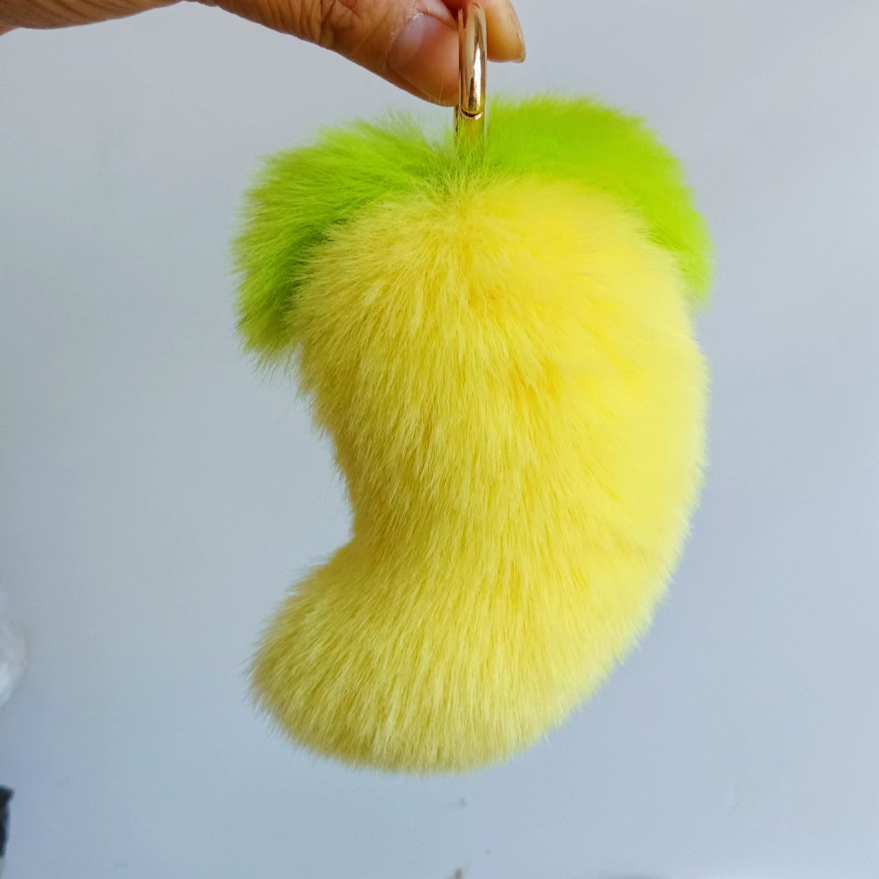 Imitación de piel de conejo Rex buena cosa sucedió Caqui colgante de peluche bola llavero bolsa de joyería teléfono móvil adornos hechos a mano de piel