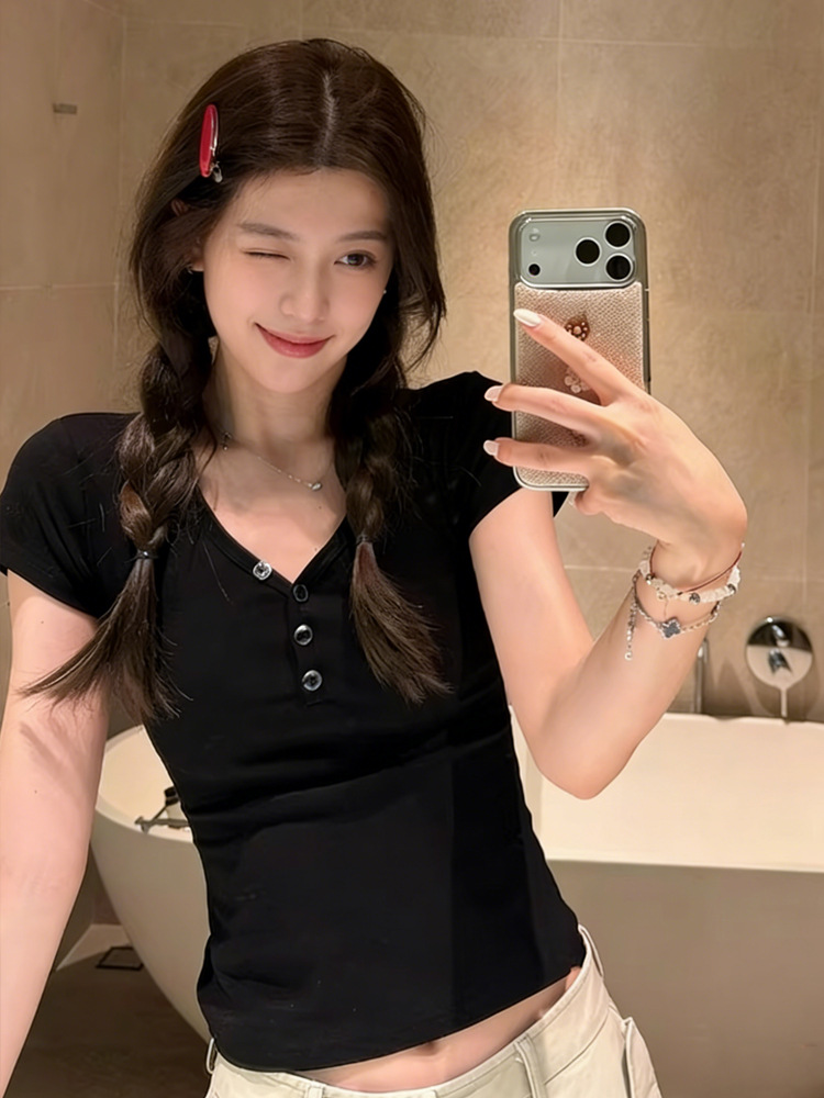 Summer New Style Gray V-Neck Button Design Short-Sleeved T-Shirt for Women, Slim Fit, Elegant and Versatile Short-Sleeved Top