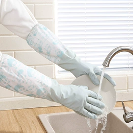 抹布、百洁布;拖把、拖布桶;垃圾袋