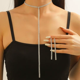 耳钉;项链;耳环