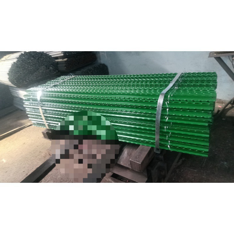 post de valla estiramiento red de valla post de alambre de púas red de hierro triangular huerto de hierro valla de protección soporte de corral de ovejas de punta Yang Mi