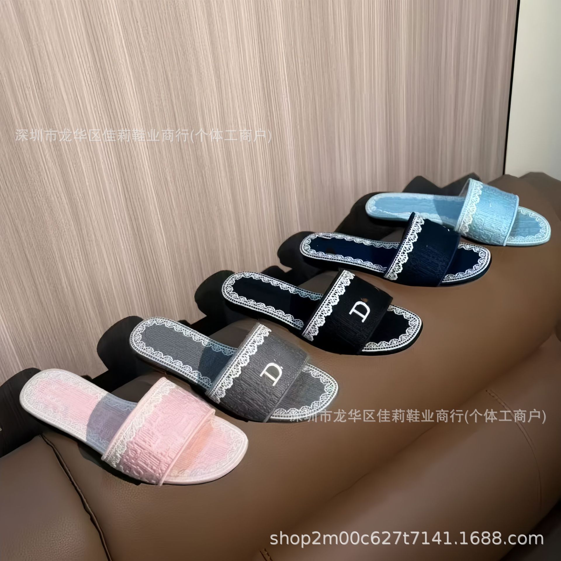 Qadın terlik və sandal, hərfli tikmə, rəng bloklu yay modeli