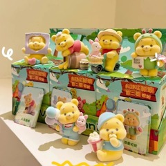 Winniベアー植毛盲箱かわいい寝室の家庭装飾樹脂が子供の祝日のプレゼントを飾っている
