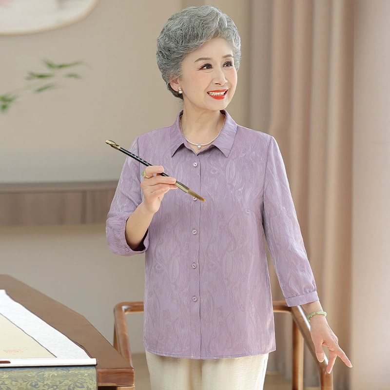 Пожилые люди в летнем платье бабушки рубашки семь очков рукава