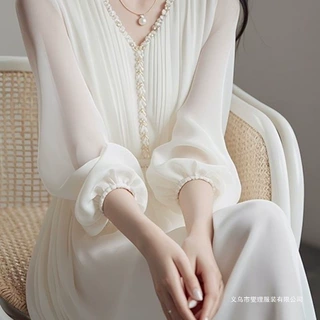 2026初秋季新款法式轻奢感好看气质绝假白色雪纺连衣裙女白色短衫
