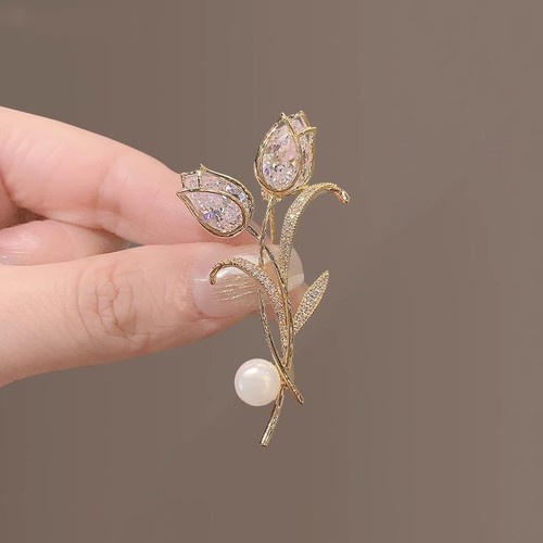 High-end water drop zircon tulip brooch, luxury temperament suit pin, niche high-end leaf pearl corsage
